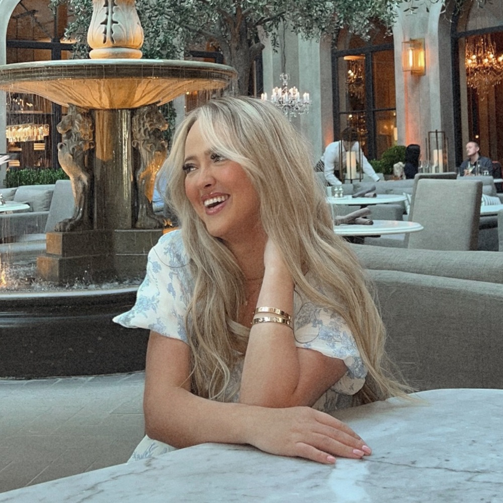 Meet your Posher, Abbey